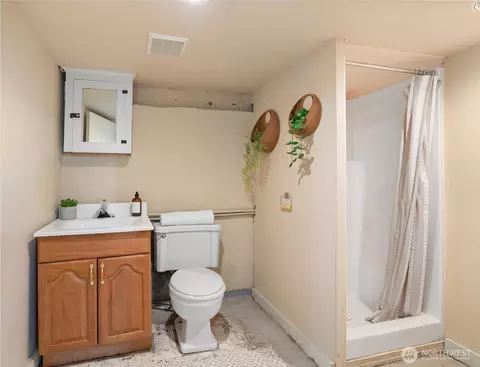 Bath - 809 N 50th St, Seattle, WA 98103 photo 4 of 4