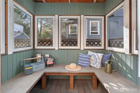 Exterior - 809 N 50th St, Seattle, WA 98103 photo 4 of 7