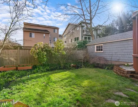 Exterior - 809 N 50th St, Seattle, WA 98103 photo 6 of 7