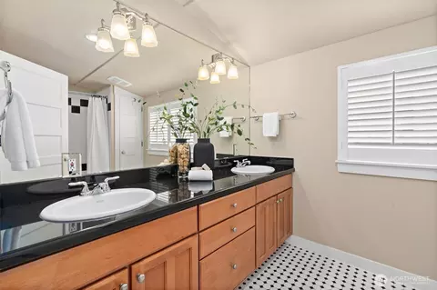 Bath - 809 N 50th St, Seattle, WA 98103 photo 2 of 4