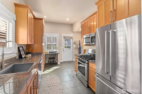 Kitchen - 809 N 50th St, Seattle, WA 98103 photo 1 of 2