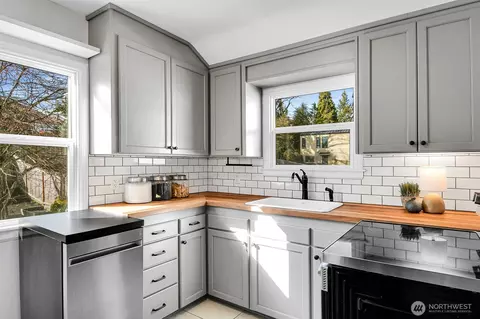 Kitchen - 205 30th Ave E, Seattle, WA 98112 photo 2 of 3