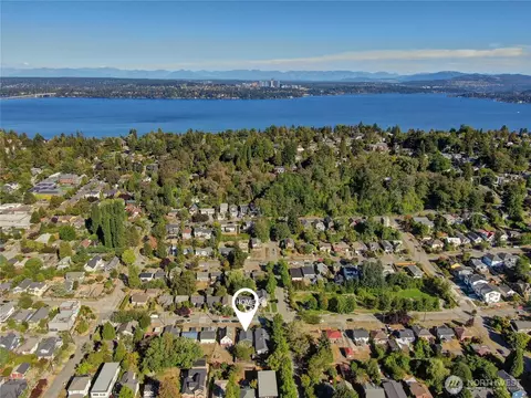 View/Area - 205 30th Ave E, Seattle, WA 98112 photo 2 of 3