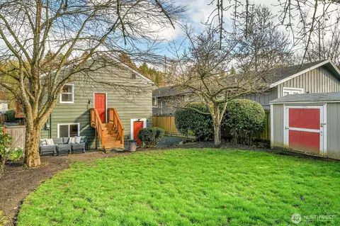 Exterior - 205 30th Ave E, Seattle, WA 98112 photo 5 of 6