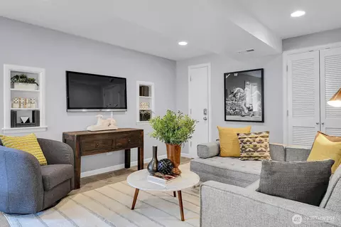 Living - 205 30th Ave E, Seattle, WA 98112 photo 3 of 4