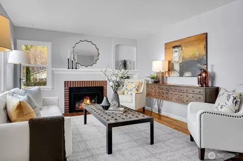 Living - 205 30th Ave E, Seattle, WA 98112 photo 1 of 4