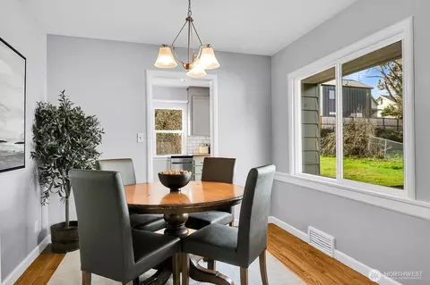 Dining - 205 30th Ave E, Seattle, WA 98112 photo 2 of 2