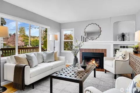 Living - 205 30th Ave E, Seattle, WA 98112 photo 2 of 4