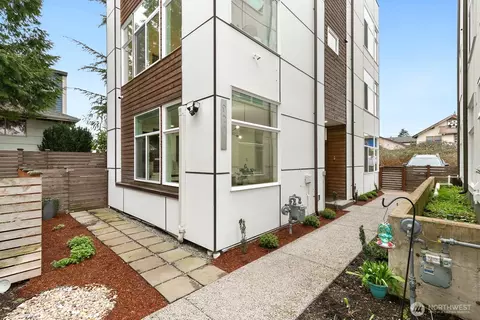 9244 17th Ave SW, Seattle, WA 98106