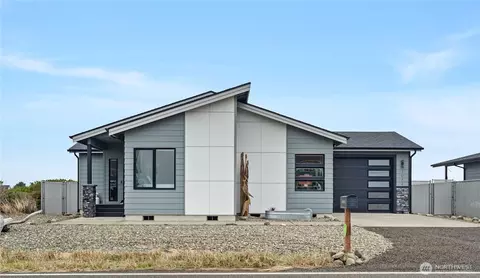 1084 Ocean Shores Blvd SW, Ocean Shores, WA 98569