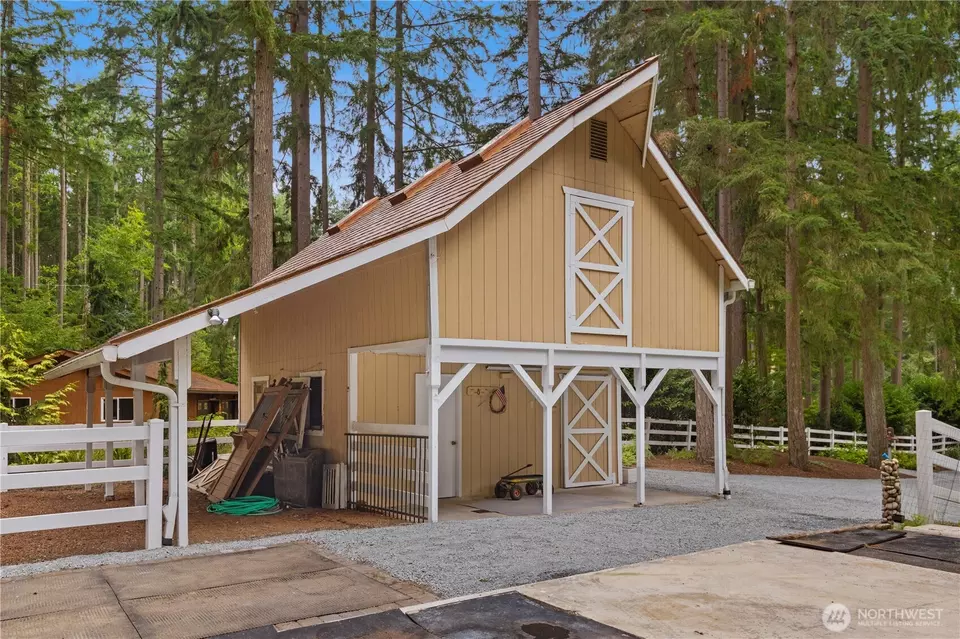 Exterior - 16 Bridlewood Cir, Kirkland, WA 98033 photo 6 of 11