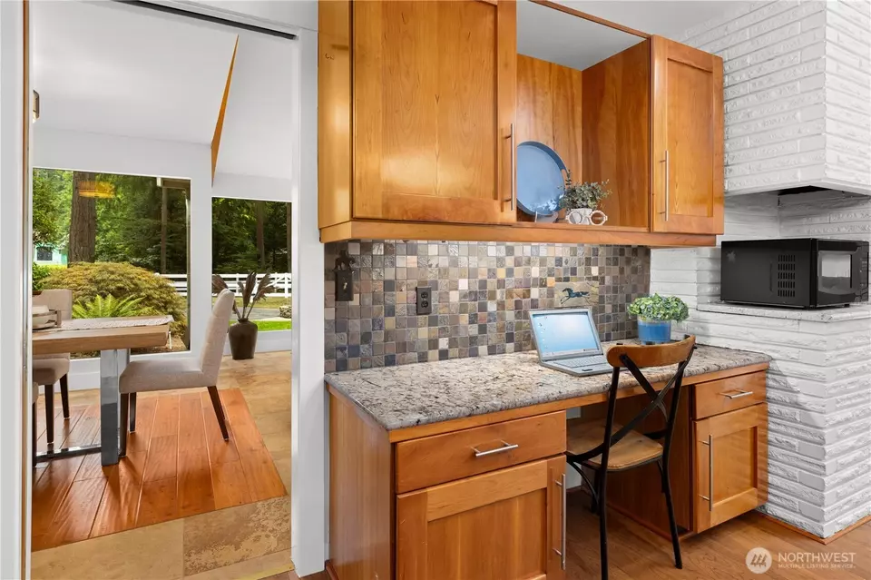 Kitchen - 16 Bridlewood Cir, Kirkland, WA 98033 photo 5 of 5