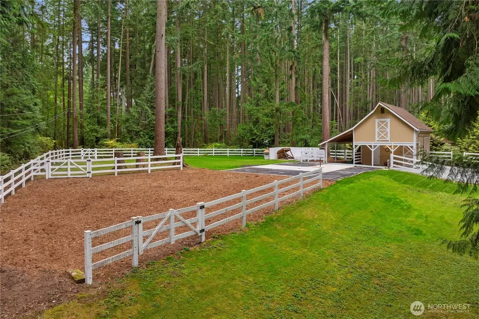 Exterior - 16 Bridlewood Cir, Kirkland, WA 98033 photo 10 of 11