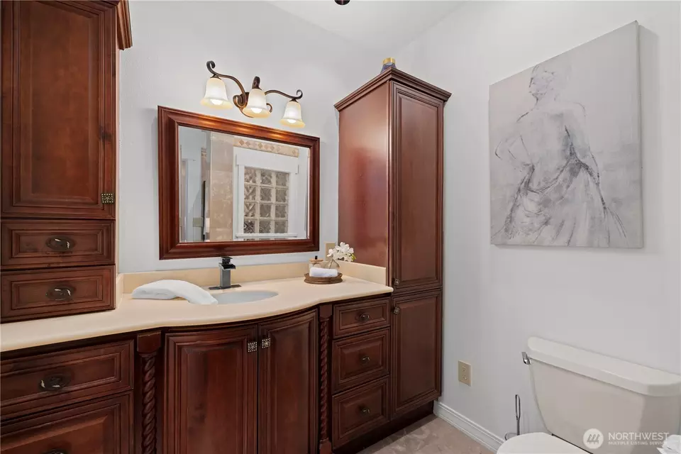 Bath - 16 Bridlewood Cir, Kirkland, WA 98033 photo 2 of 3