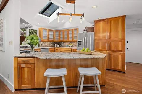 Kitchen - 16 Bridlewood Cir, Kirkland, WA 98033 photo 1 of 5