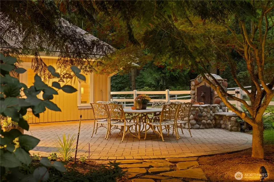 Exterior - 16 Bridlewood Cir, Kirkland, WA 98033 photo 3 of 11