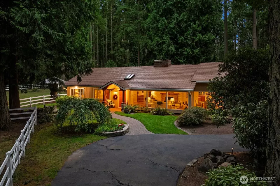 Exterior - 16 Bridlewood Cir, Kirkland, WA 98033 photo 1 of 11