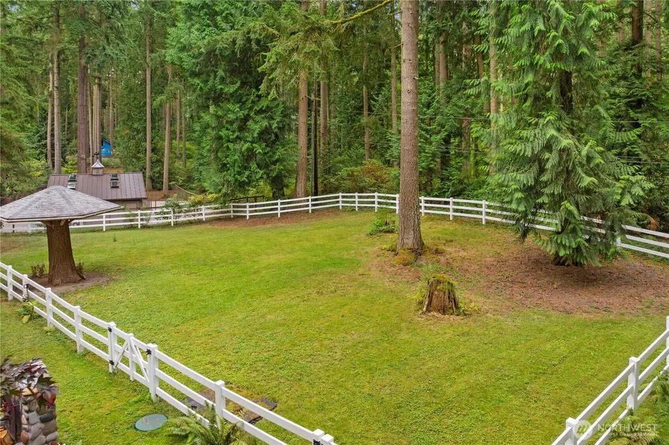 Exterior - 16 Bridlewood Cir, Kirkland, WA 98033 photo 9 of 11