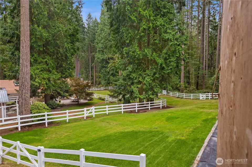 Exterior - 16 Bridlewood Cir, Kirkland, WA 98033 photo 8 of 11