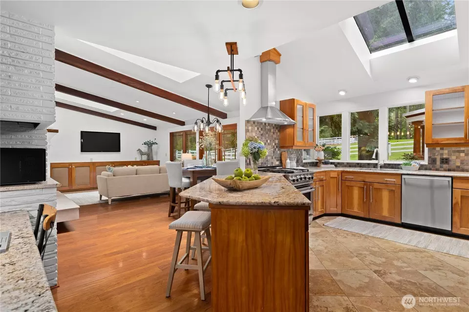 Kitchen - 16 Bridlewood Cir, Kirkland, WA 98033 photo 2 of 5