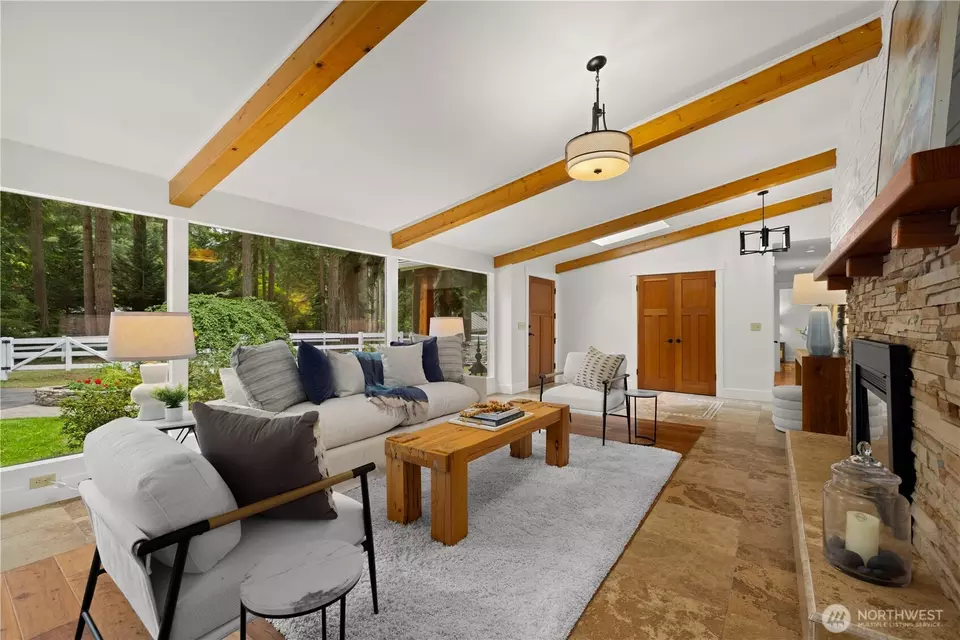 Living - 16 Bridlewood Cir, Kirkland, WA 98033 photo 1 of 1