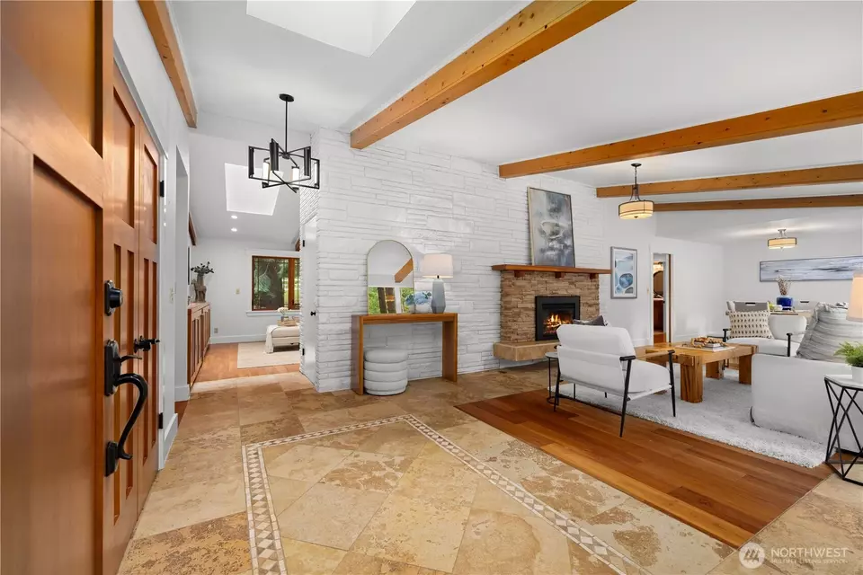 Entry Way - 16 Bridlewood Cir, Kirkland, WA 98033 photo 2 of 2