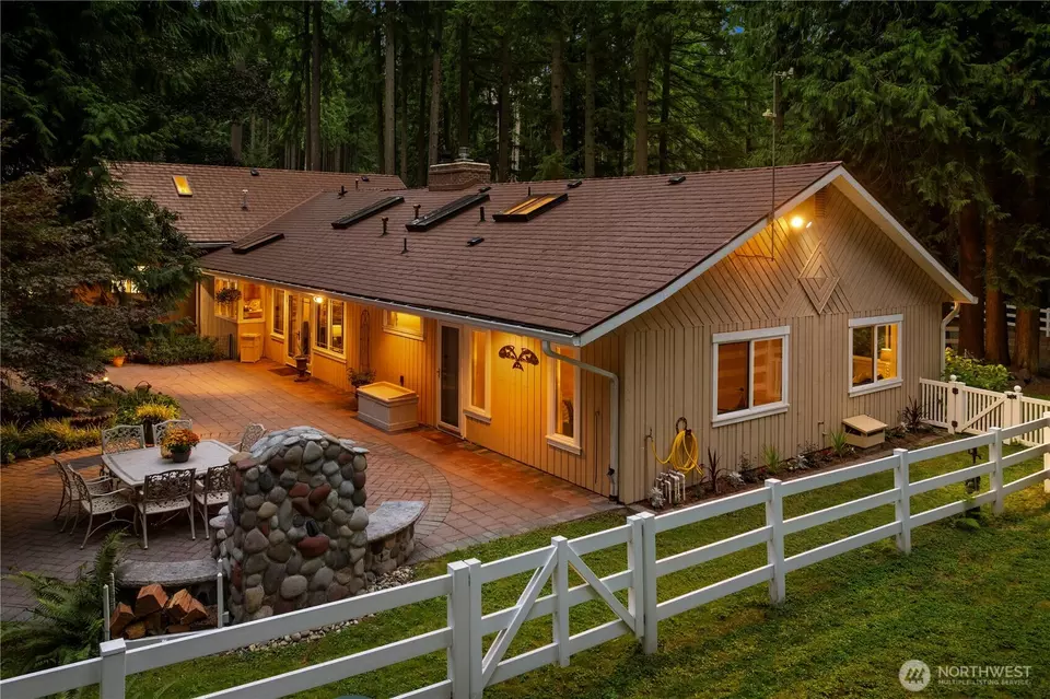 Exterior - 16 Bridlewood Cir, Kirkland, WA 98033 photo 4 of 11