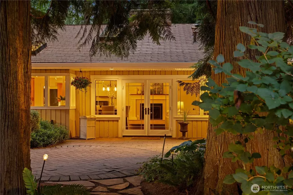 Exterior - 16 Bridlewood Cir, Kirkland, WA 98033 photo 2 of 11