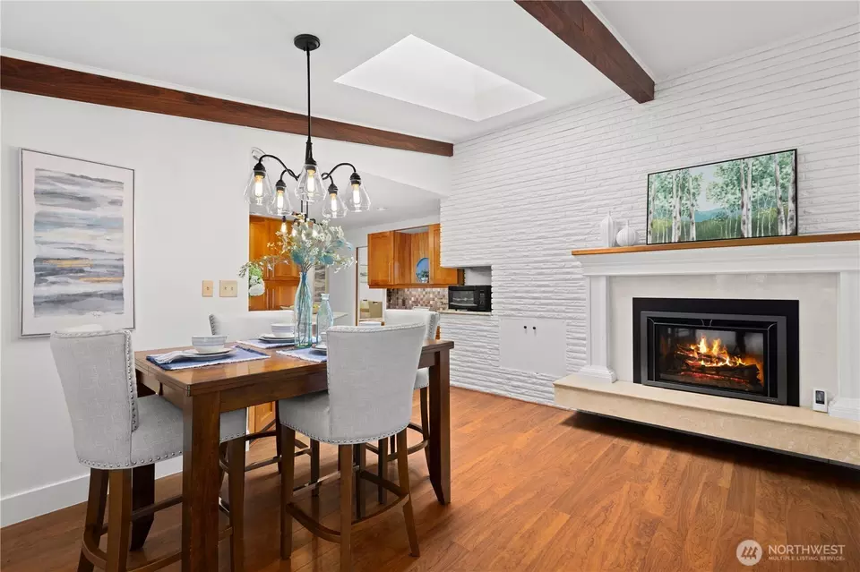 Dining - 16 Bridlewood Cir, Kirkland, WA 98033 photo 4 of 4