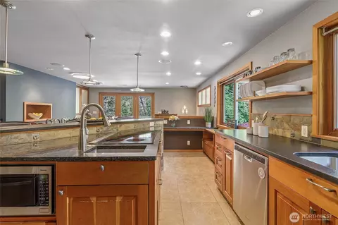 Kitchen - 18009 Bellflower Rd, Bothell, WA 98012 photo 5 of 7