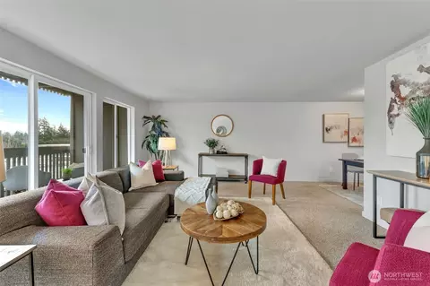 7064 35th Ave NE #14, Seattle, WA 98115