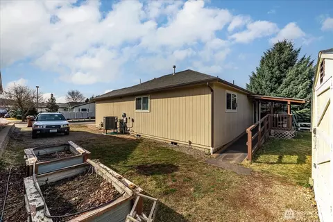 Exterior - 4309 E Vantage Ln, Spokane, WA 99217 photo 5 of 9