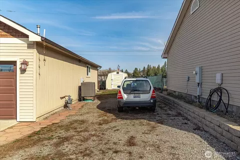 Exterior - 4309 E Vantage Ln, Spokane, WA 99217 photo 8 of 9