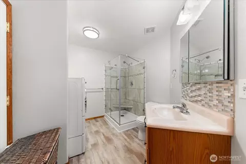 Bath - 4309 E Vantage Ln, Spokane, WA 99217 photo 3 of 4