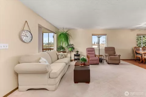 Living - 4309 E Vantage Ln, Spokane, WA 99217 photo 2 of 2