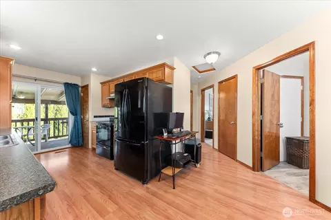 Kitchen - 4309 E Vantage Ln, Spokane, WA 99217 photo 7 of 7
