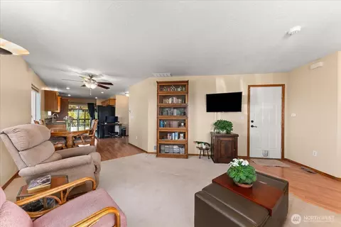 Living - 4309 E Vantage Ln, Spokane, WA 99217 photo 1 of 2