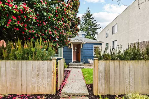 9221 17th Ave SW, Seattle, WA 98106