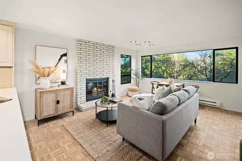 6720 Park Point Way NE #E304, Seattle, WA 98115
