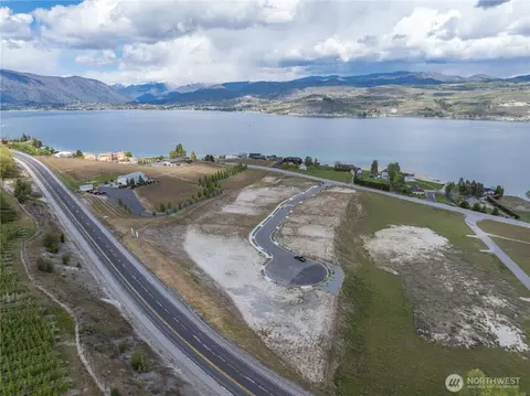 126 Loretta Ln, Chelan, WA 98816