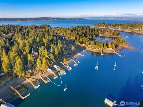 15100 Sivertson Rd NE, Bainbridge Island, WA 98110