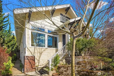 1018 N 48th St, Seattle, WA 98103