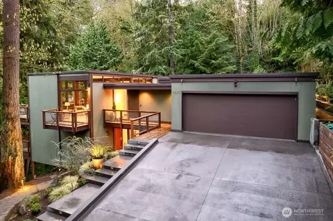 9505 SE 43rd St, Mercer Island, WA 98040