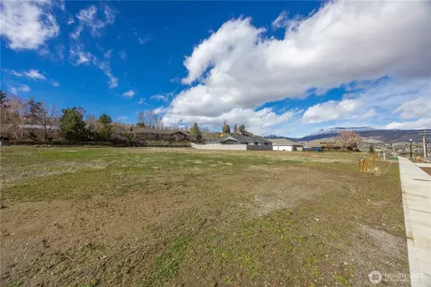 1804 North Rd, Wenatchee, WA 98801