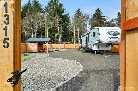 1315 S Melbourne Ct, Westport, WA 98595