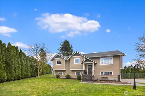 1082 Curtis St, Burlington, WA 98233