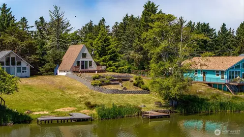 662 Mt Olympus Ave SE, Ocean Shores, WA 98569