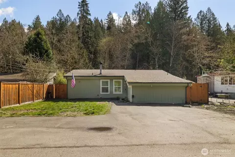 81 E Sherwood Rd, Allyn, WA 98524