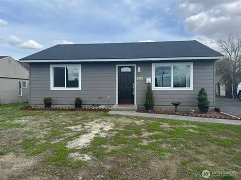 509 S Juniper Dr S, Moses Lake, WA 98837