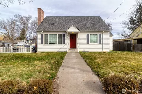 205 SE 4th St #1, College Place, WA 99324